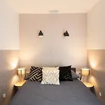 Clicktheflat Zurawia Street