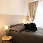 Clicktheflat Zurawia Street *