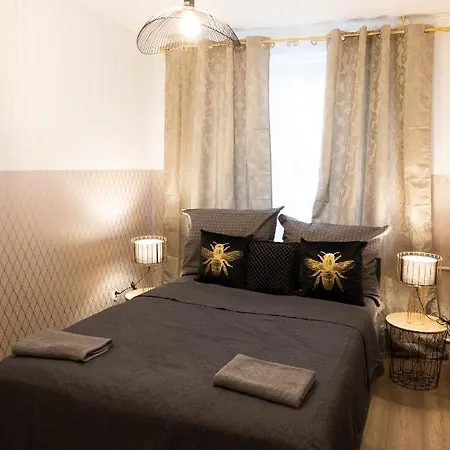 Clicktheflat Zurawia Street *