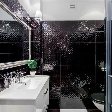 Clicktheflat Zurawia Street Pensión *