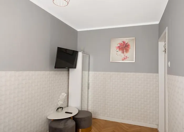 Clicktheflat Zurawia Street *