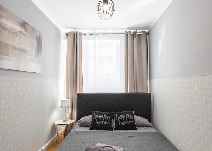 Clicktheflat Zurawia Street Guest house