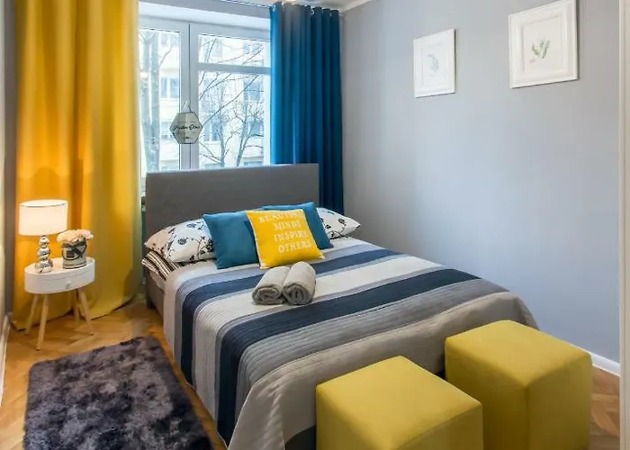 Clicktheflat Zurawia Street