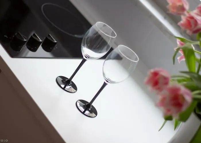 Clicktheflat Zurawia Street