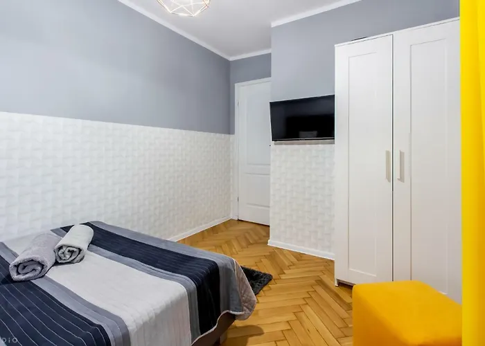 Clicktheflat Zurawia Street Guest house