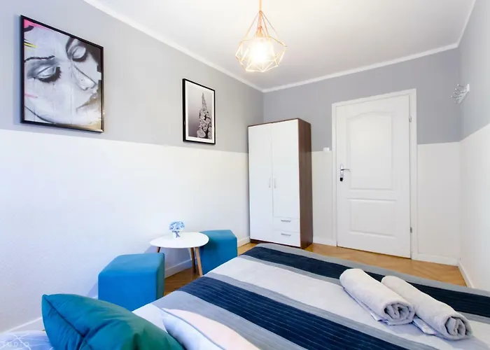 Clicktheflat Zurawia Street *