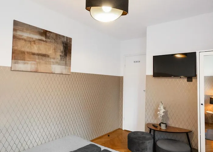 Clicktheflat Zurawia Street Konukevi