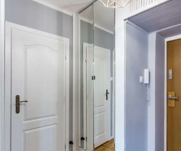 Clicktheflat Zurawia Street Varşova