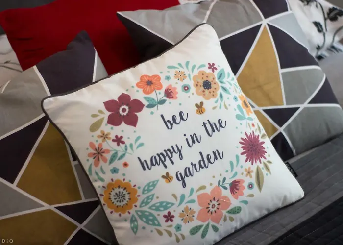 Clicktheflat Zurawia Street *