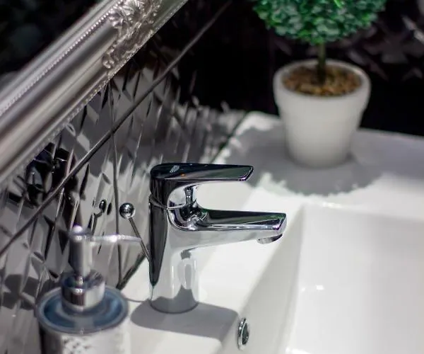 Konukevi Clicktheflat Zurawia Street