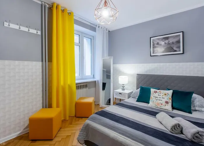 Clicktheflat Zurawia Street