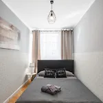 Clicktheflat Zurawia Street Guest house