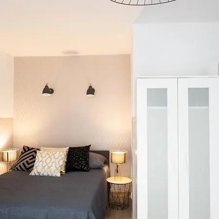 Clicktheflat Zurawia Street בית הארחה ורשה