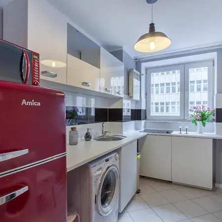 Clicktheflat Zurawia Street