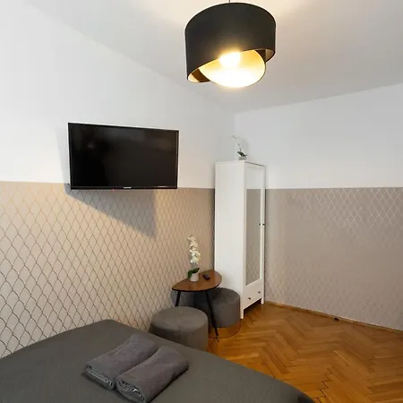 Clicktheflat Zurawia Street ורשה