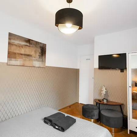 Clicktheflat Zurawia Street ゲストハウス