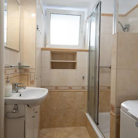 Clicktheflat Zurawia Street *