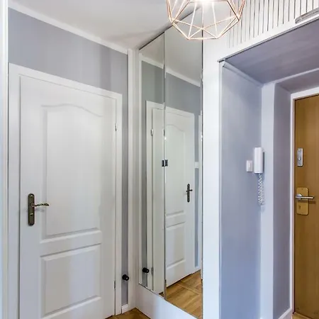 Clicktheflat Zurawia Street ורשה