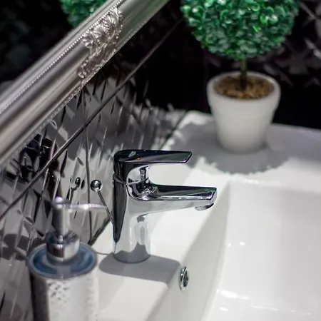 בית הארחה Clicktheflat Zurawia Street