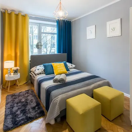 Clicktheflat Zurawia Street