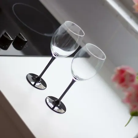 Clicktheflat Zurawia Street