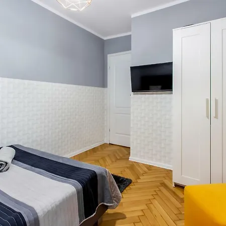 Clicktheflat Zurawia Street בית הארחה