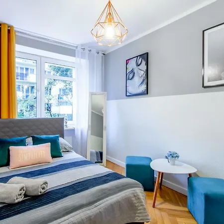 Clicktheflat Zurawia Street ゲストハウス *