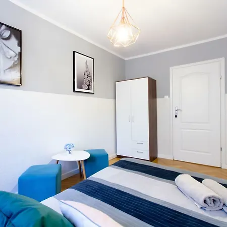 Clicktheflat Zurawia Street *