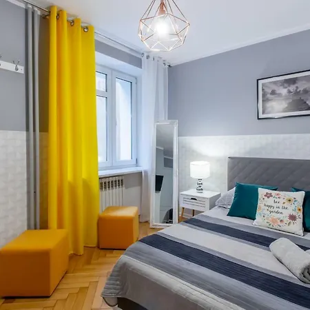 Clicktheflat Zurawia Street